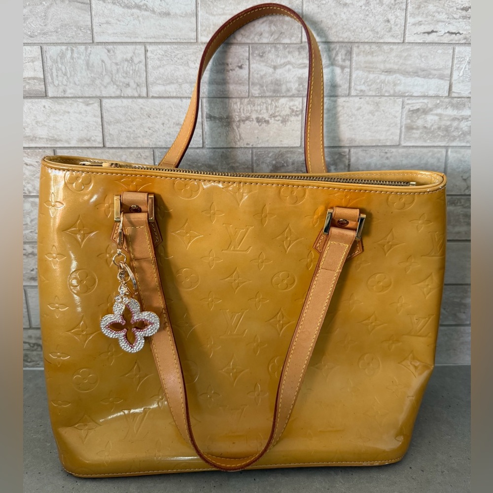 🔥GUC Vintage Louis Vuitton Mustard Patent Leather Tote with unbranded bag charm
